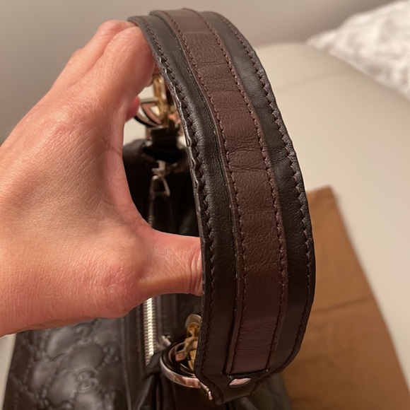 ~ SOLD ~ Gently used GUCCI hobo shoulder bag ~ 👜💃🏽 - Picture 8 of 11